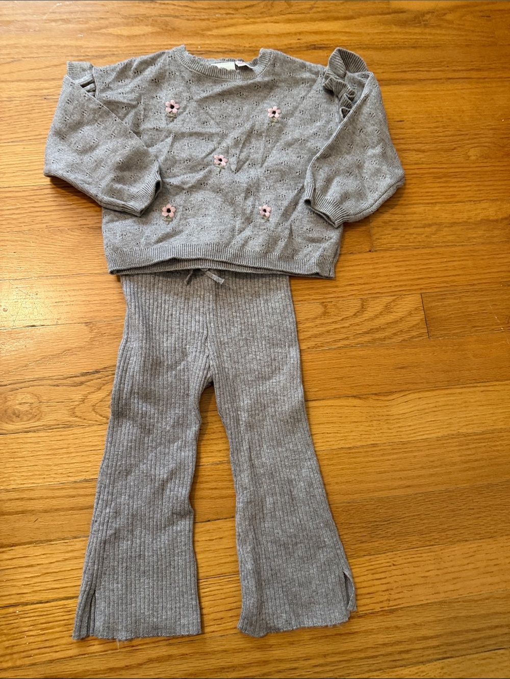 Zara Girls 2T Gray Knit Sweater & Ribbed Pant Set with Pink Flower Accents
